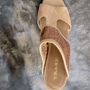 Trash leather sandals ,like new, never work outside